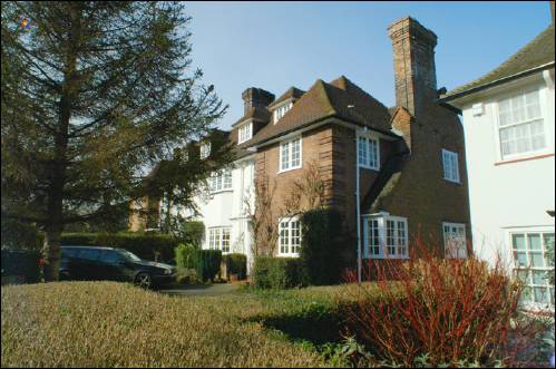 43 Meadway a